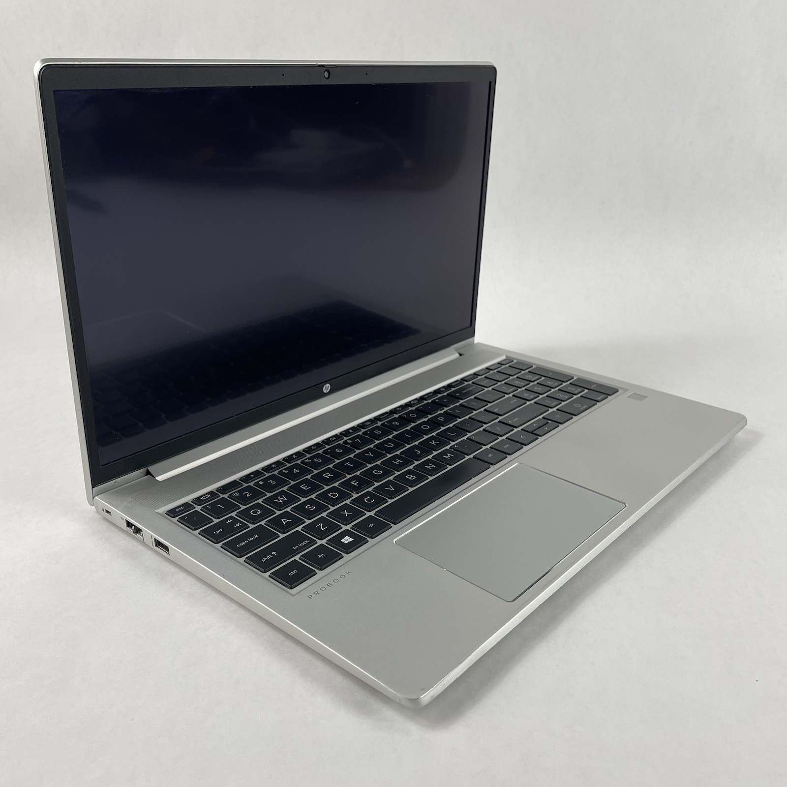 HP ProBook 450 G8 15.6″ i5-1135G7 2.40 GHz 8 GB RAM No SSD/OS/AC – Bad USB
