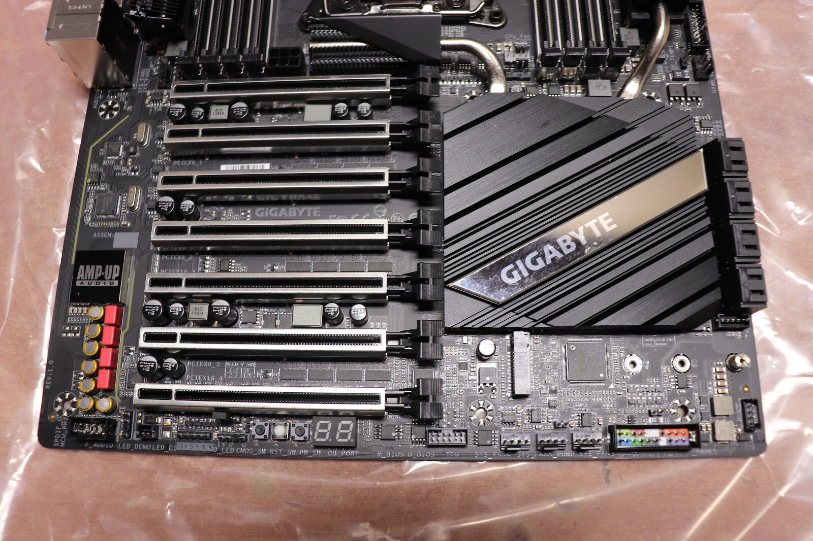 GIGABYTE X299-WU8 Intel X299 DDR4 LGA 2066 E-ATX Motherboard READ PARTS