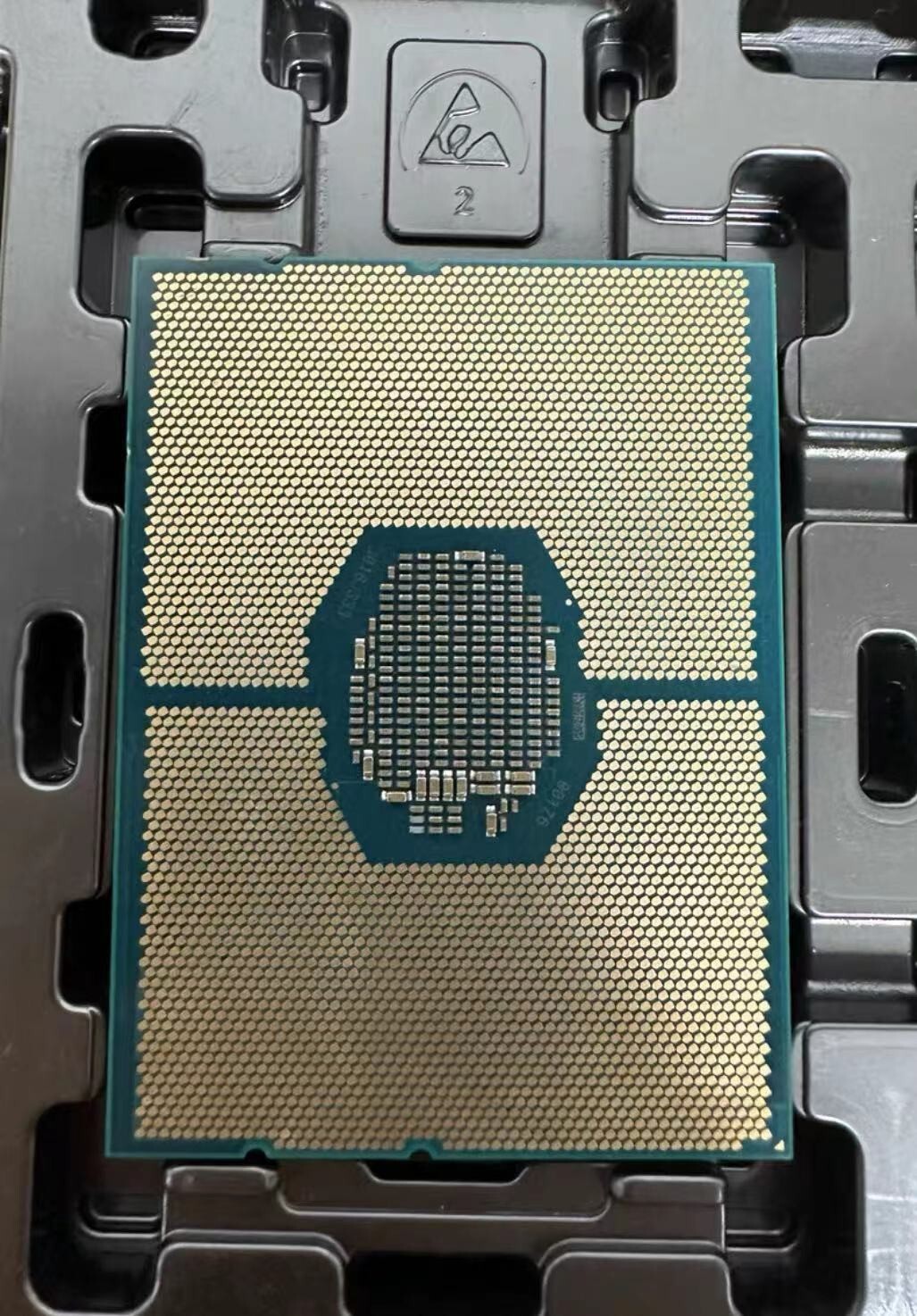 Intel Xeon Platinum 8171M SR3LZ CPU 2.60GHz 26 Core 35.75MB LGA-3647 Processor