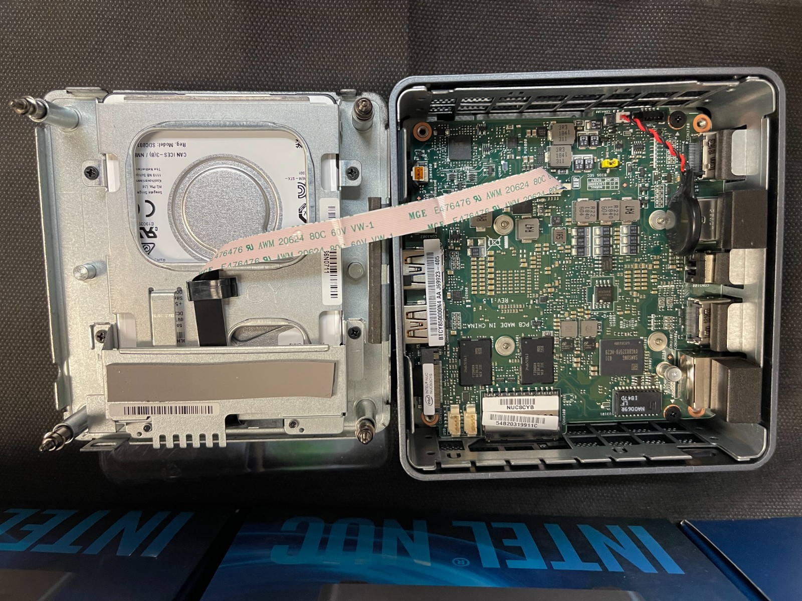Intel NUC8i3CYSN i3-8121U, Radeon 540, *4GB RAM, 1TB HDD, Win10 – Retail Box