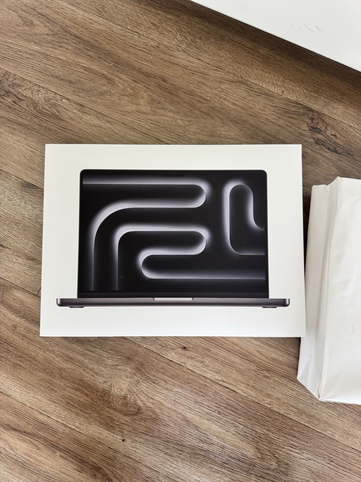 MacBook Pro 2025 14”in EMPTY BOX ONLY 1TB Model A3426 with Apple Store Bag