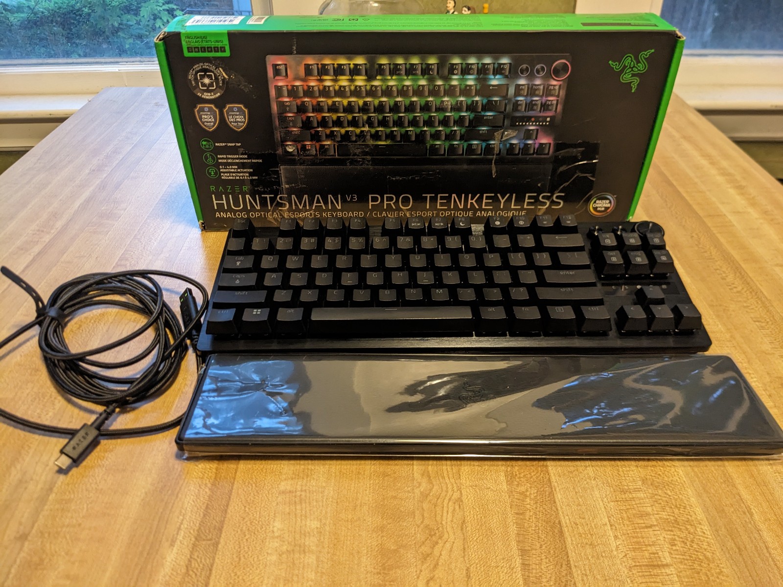 Razer Huntsman V3 Pro Tenkeyless Wired USB Black Keyboard w/ Wrist Rest
