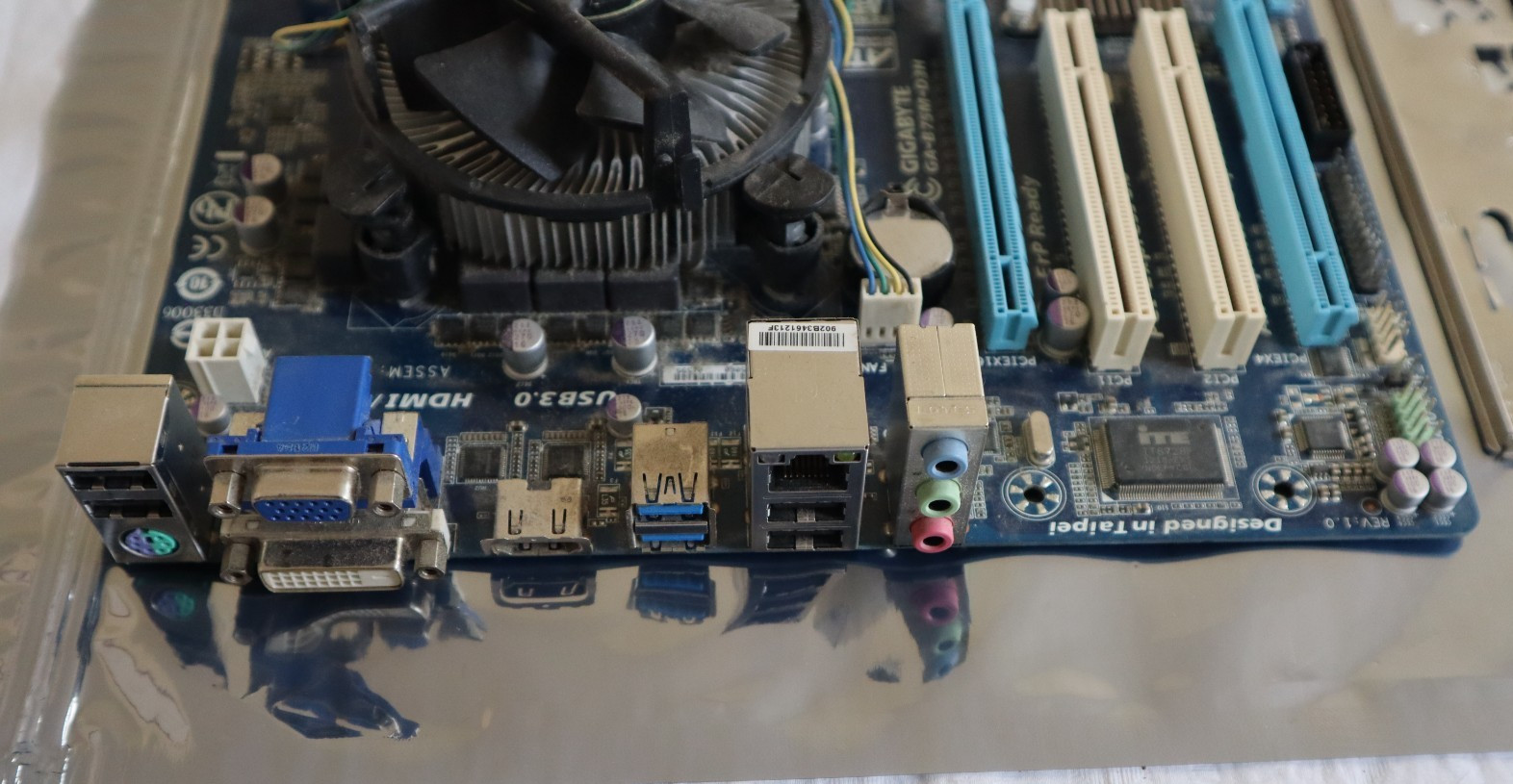 Gigabyte Technology GA-B75M-D3H (rev. 1.0) LGA 1155 Intel Motherboard+I/O Shield