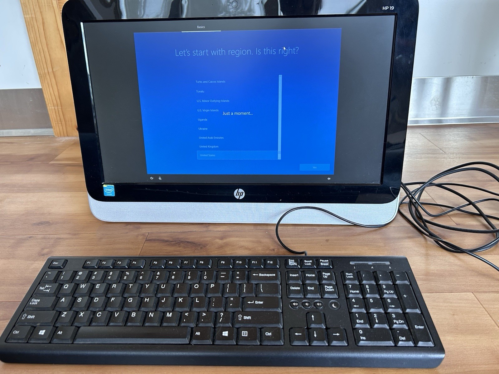 HP 19-2113W 19.5in. (500GB, Intel Celeron, 2.41GHz, 4GB) All-in-One Desktop -…