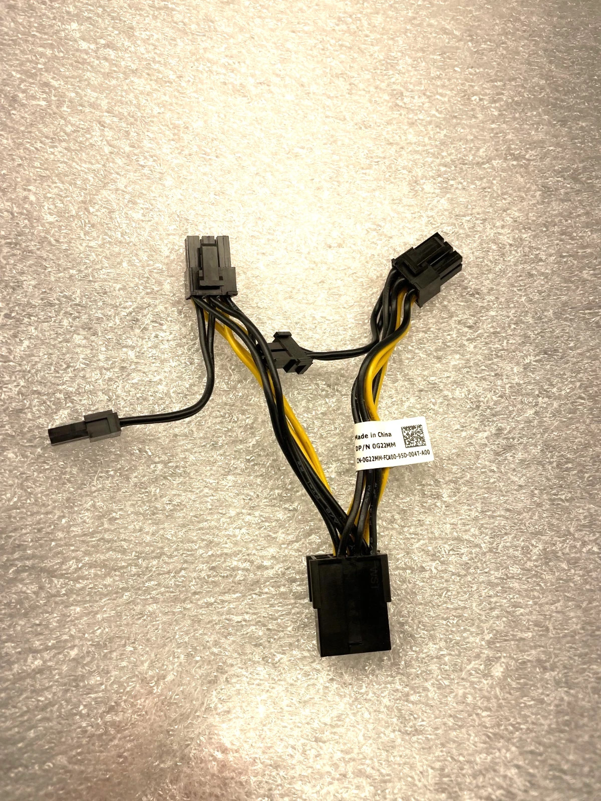 Dell G22MM Accessories Y-Type GPU-Power Cable 1x 8 Pin to 2x 6+2 Pin