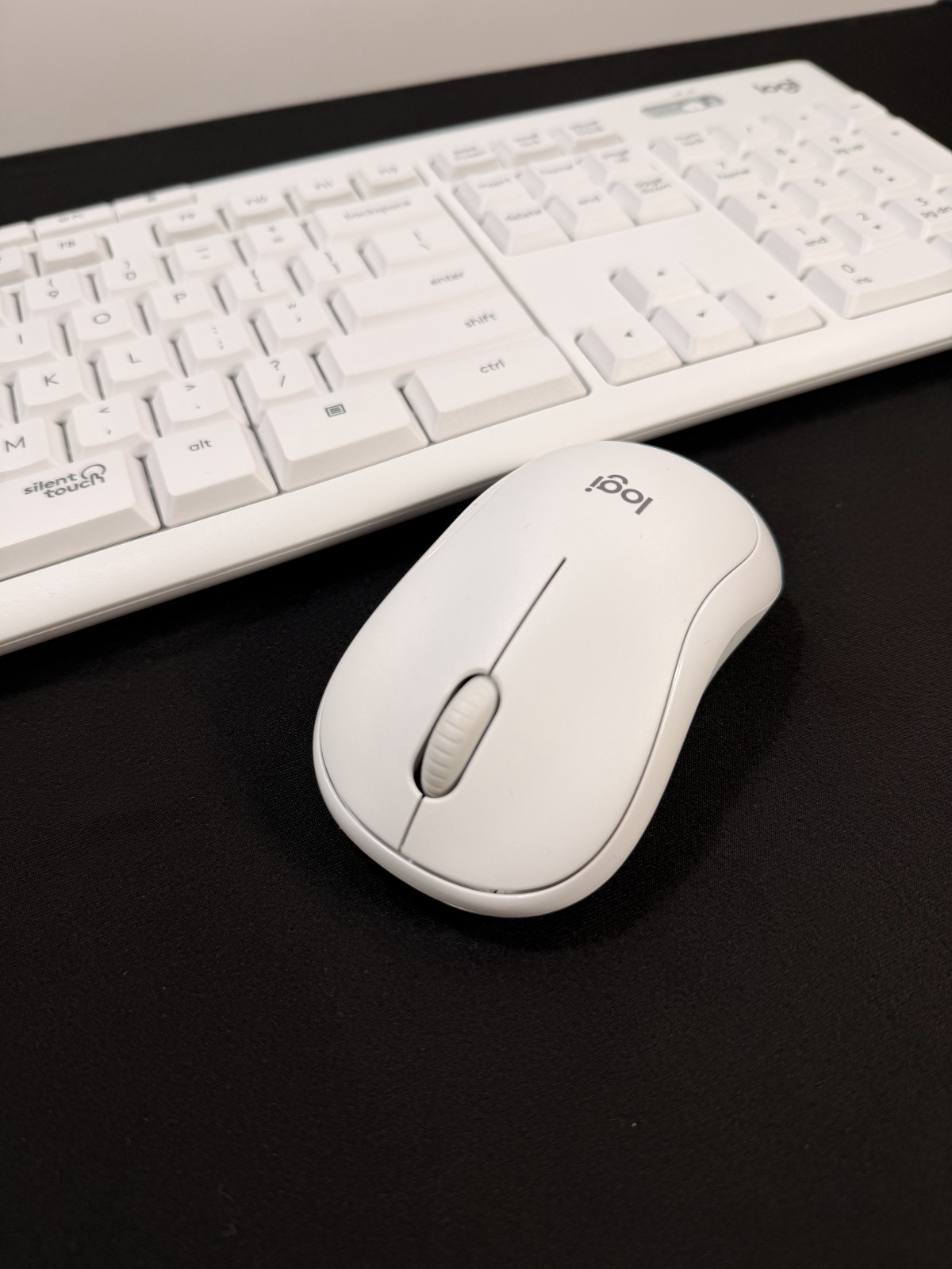 Logitech MK295 Silent Wireless Keyboard and Mouse Combo – White – UNUSED NO BOX