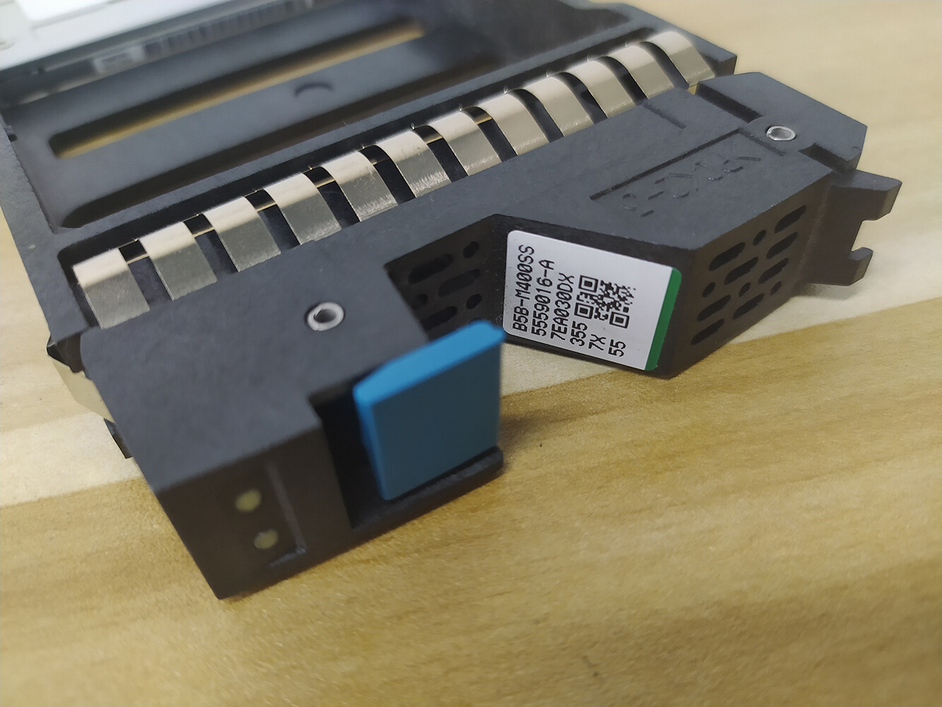 HDS VSP 5559016-A G200 G400 G600 400G 12GB 2.5″ SSD
