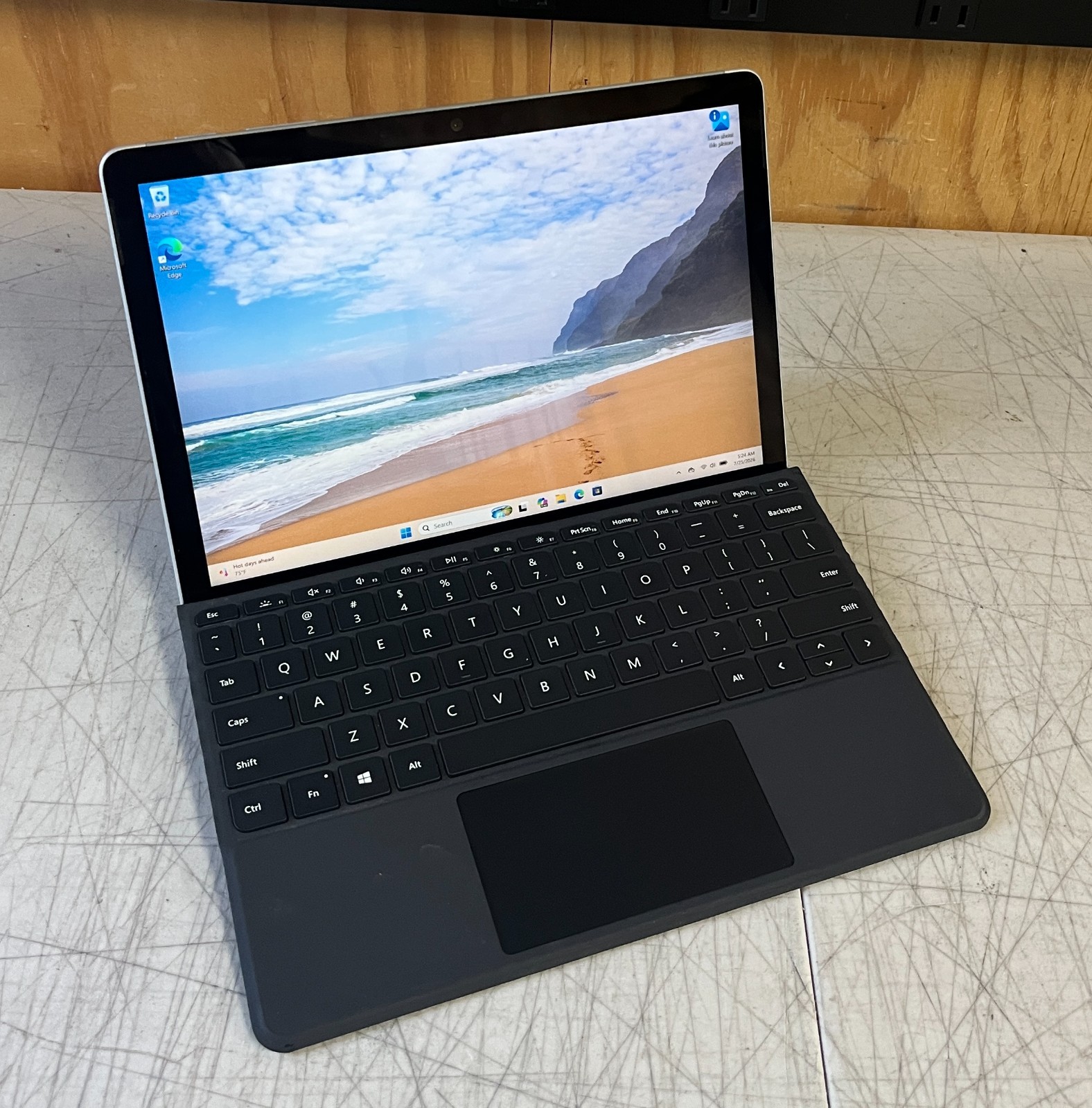 Microsoft Surface Go 2 1927 10.5″ M3-8100Y @ 1.1GHz 8GB RAM 128GB SSD WIN 11