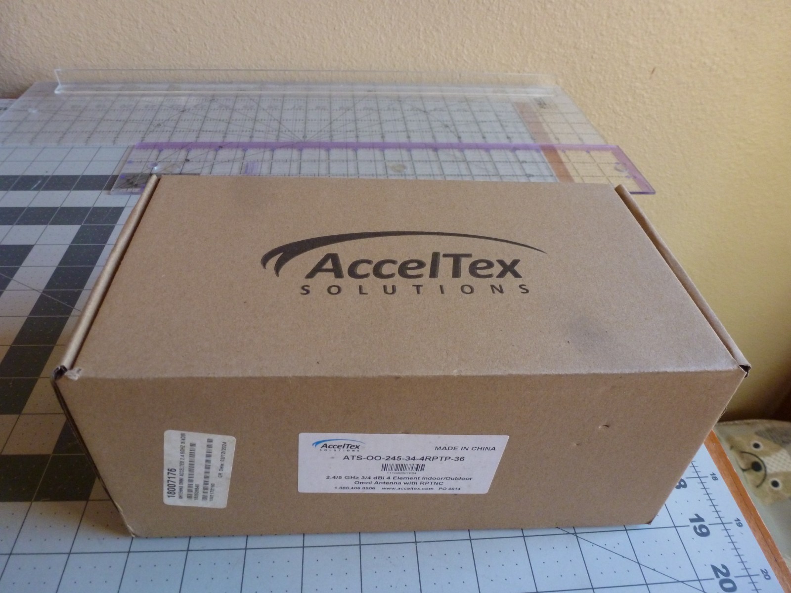 AccelTex ATS-OO-245-34-4RPTP-36 — 3/4 dBi 4 Element Indoor/Outdoor Omni Antenna