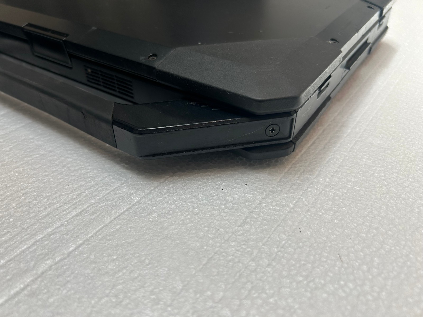 Dell Latitude 5414 Rugged 14″ Touchscreen i7-6600U 2.6GHz 16GB 256GB R7 M360 GFX