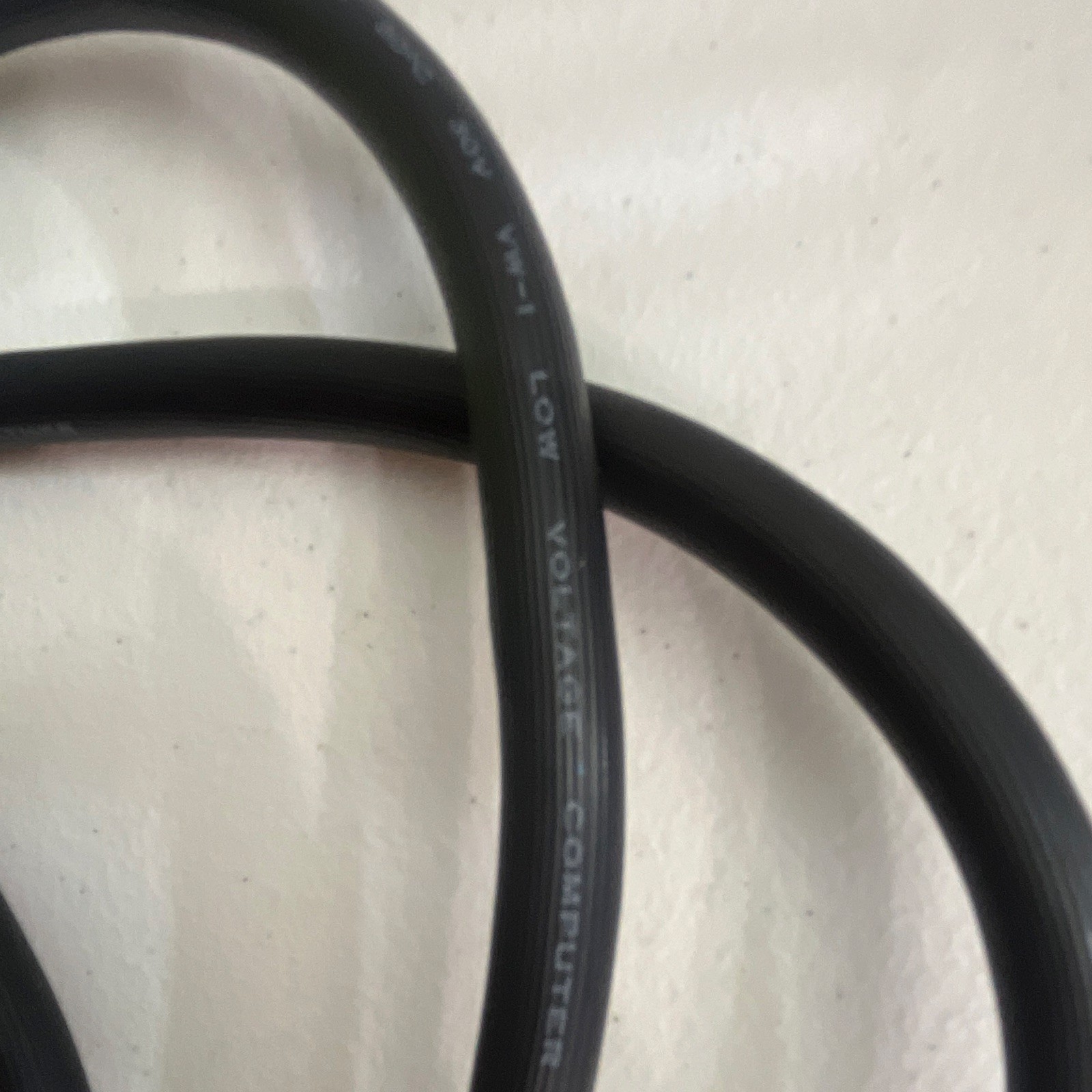 BMS VGA/SVGA D-Sub DE-15 15-Pin Male to Male Cable w/ Ferrite 1m Black