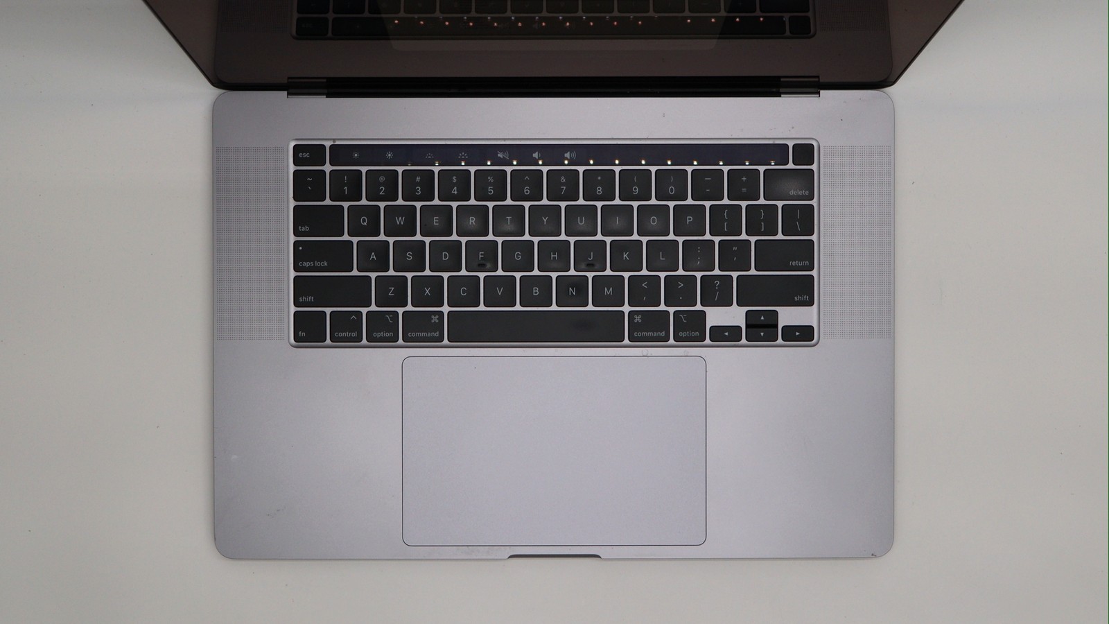Apple Macbook Pro 16″ i9-9980HK 16GB 512GB – Very Good