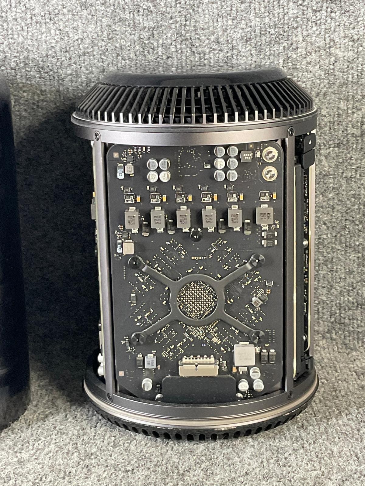 Apple Mac Pro A1481 Xeon E5 3.7GHz Quad Core SSD 40577