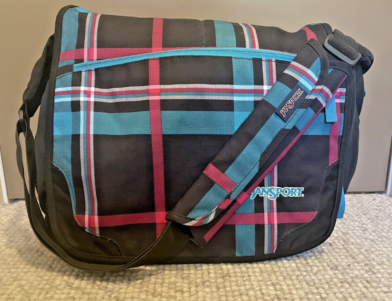 JanSport Teal Pink Black Plaid Messenger Bag 16×13 Padded Laptop Lined Zippers