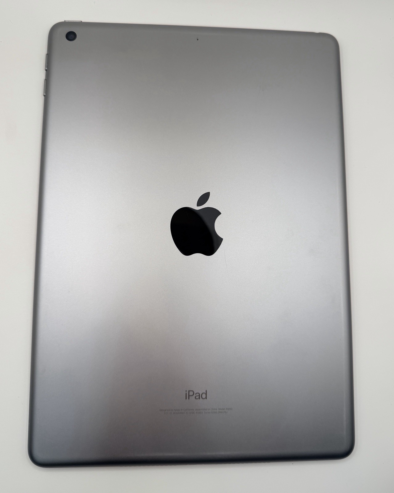 Apple iPad (6th Generation) A1893 32 GB, Wi-Fi, 9.7 in – Space Gray