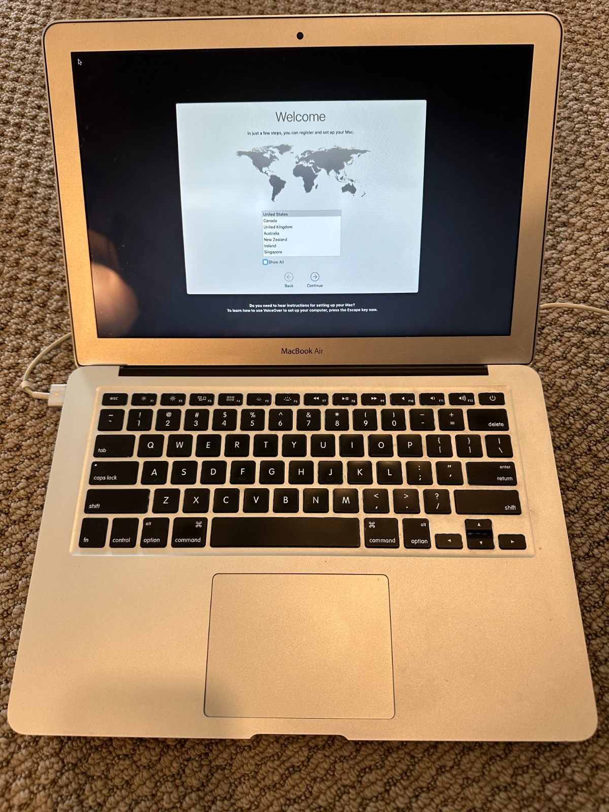 Apple MacBook Air 13.3″ (128GB SSD, Intel Core i5 5th Gen., 1.80 GHz, 8GB) A1466
