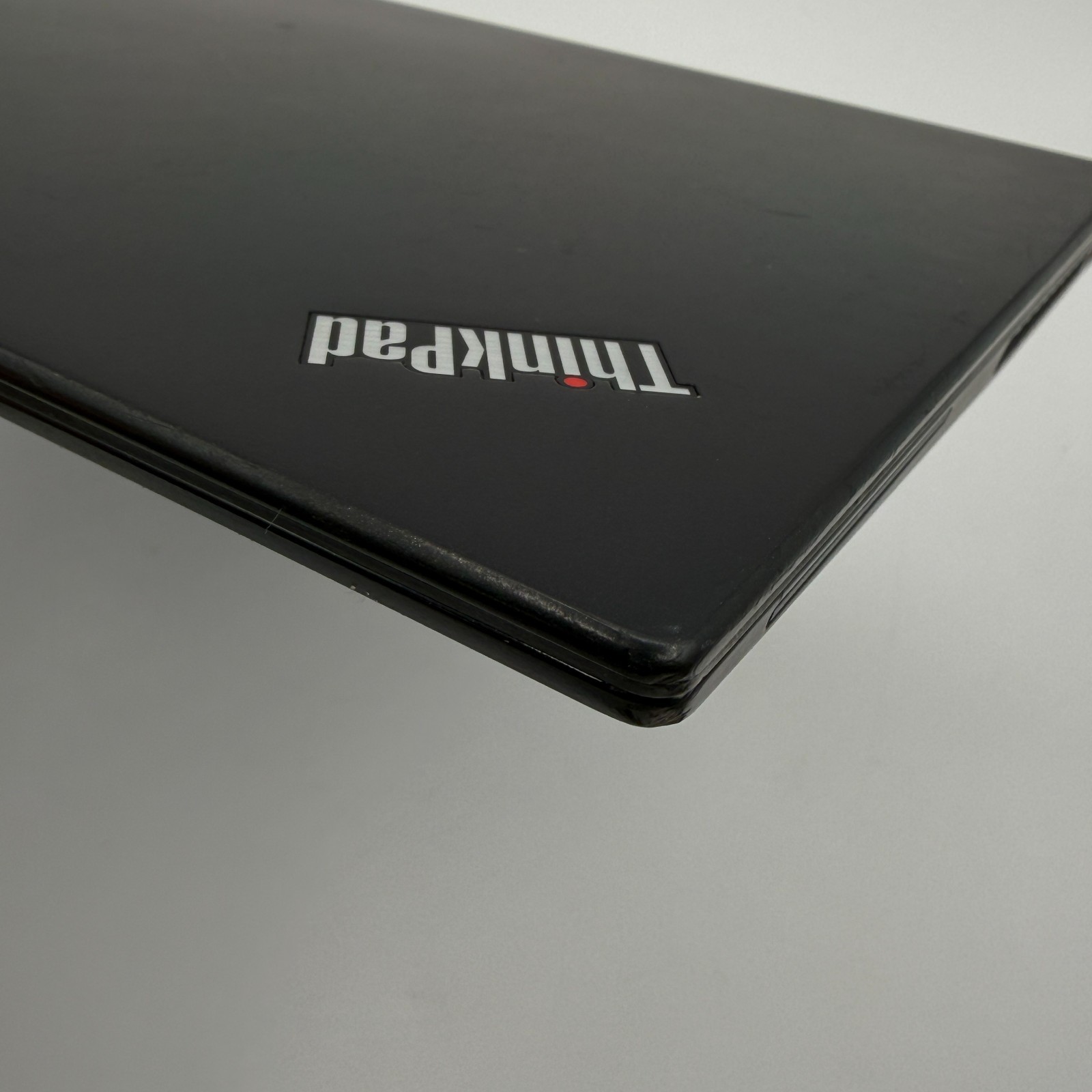 Lenovo ThinkPad T490s 14″ i5-8265U 8GB RAM 256GB SSD Win11 Pro Fingerprin Fair