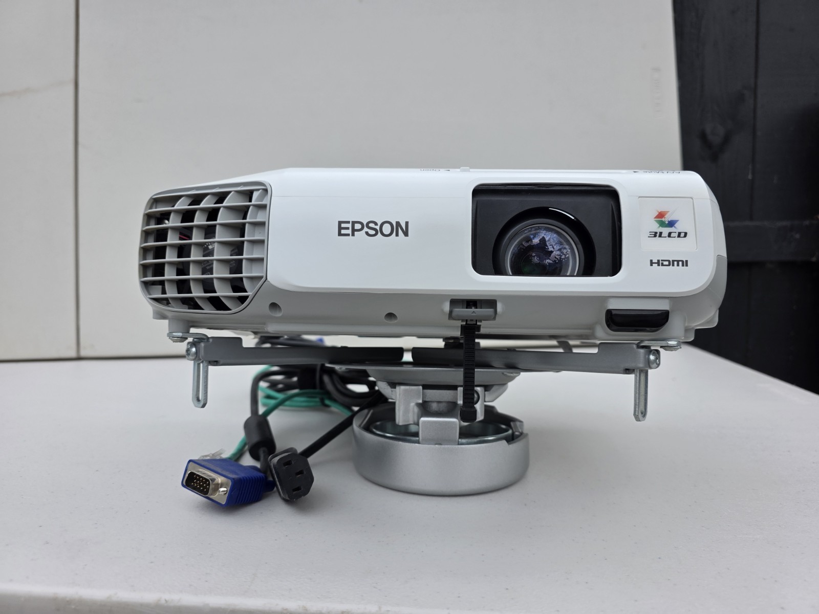 Epson PowerLite X27 LCD XGA 2700 ANSI 3000:1 HDMI VGA USB LAN White
