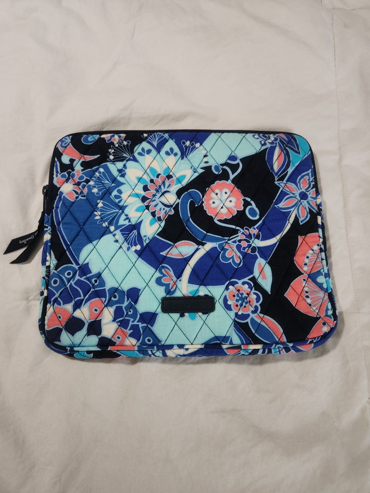 Vera Bradley padded tablet iPad zipper sleeve blue floral accent 10 x 8 in