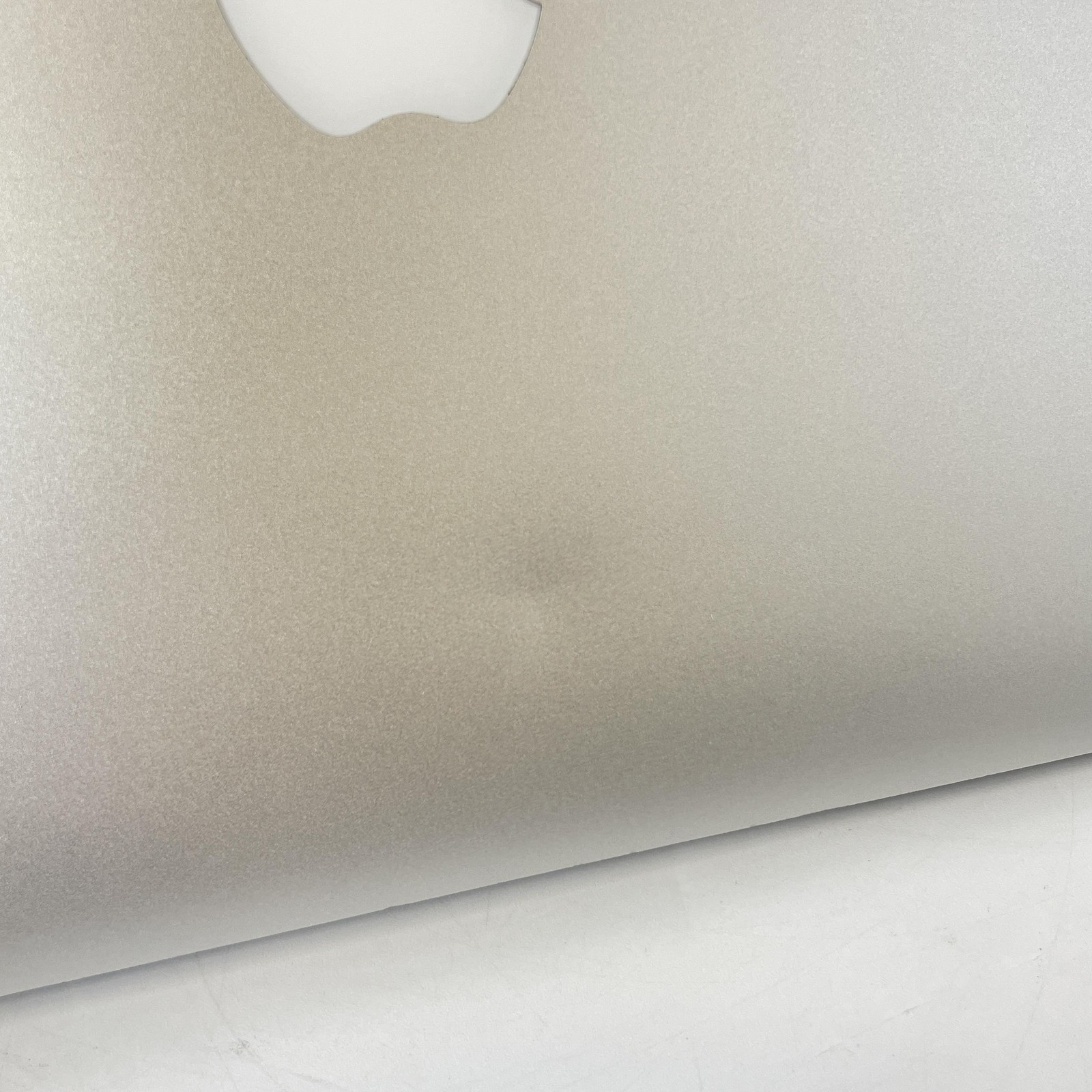 MacBook Air 13 Silver Early 2015 1.8 GHz Intel Core i5 5th Gen. 8GB 1TB SSD Good