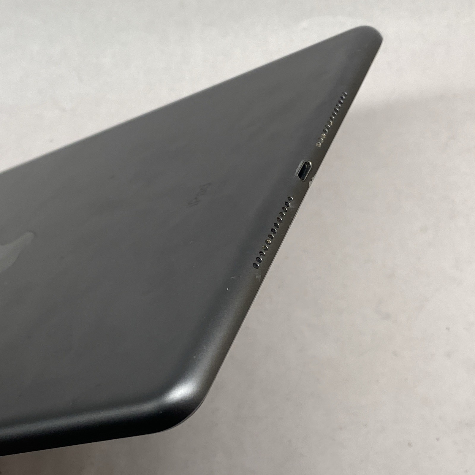 Apple 10.2″ iPad 9th Gen 64GB Space Gray MK2K3LL/A READ