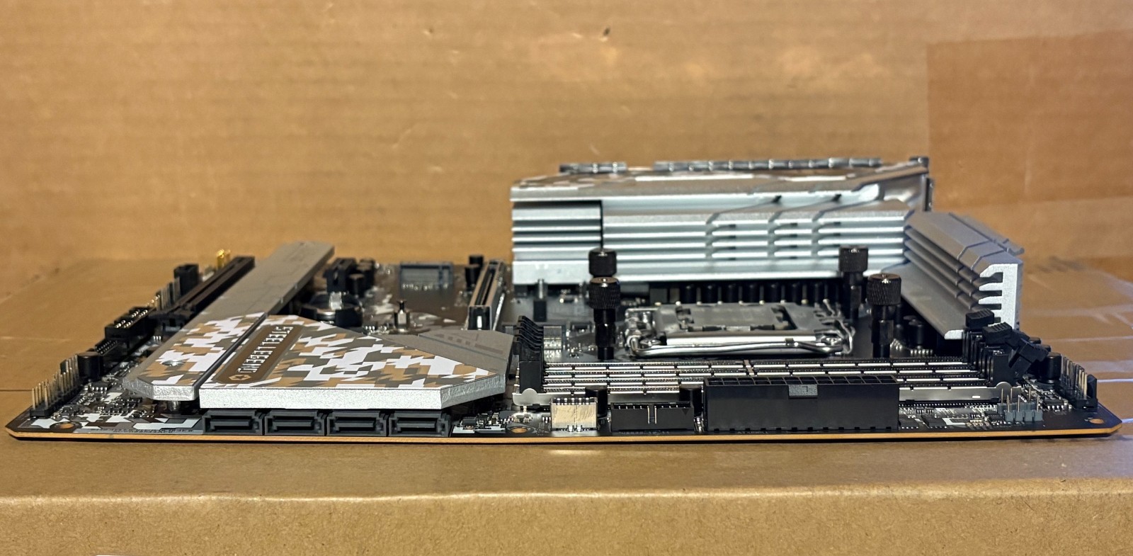 AMD Ryzen 9 7950X3D CPU + ASRock X670E STEEL LEGEND DDR5 Wifi Motherboard