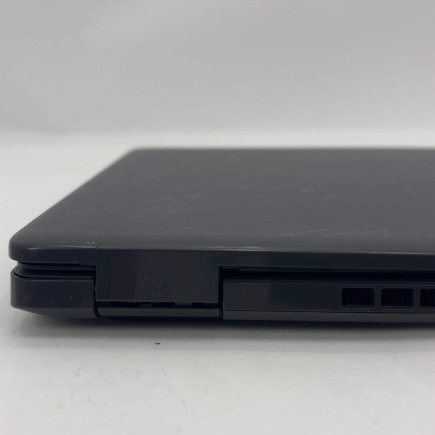 Broken Dell Latitude 3510 15.6″ i7-10510U 1.8GHz 8GB RAM 256GB SSD Read