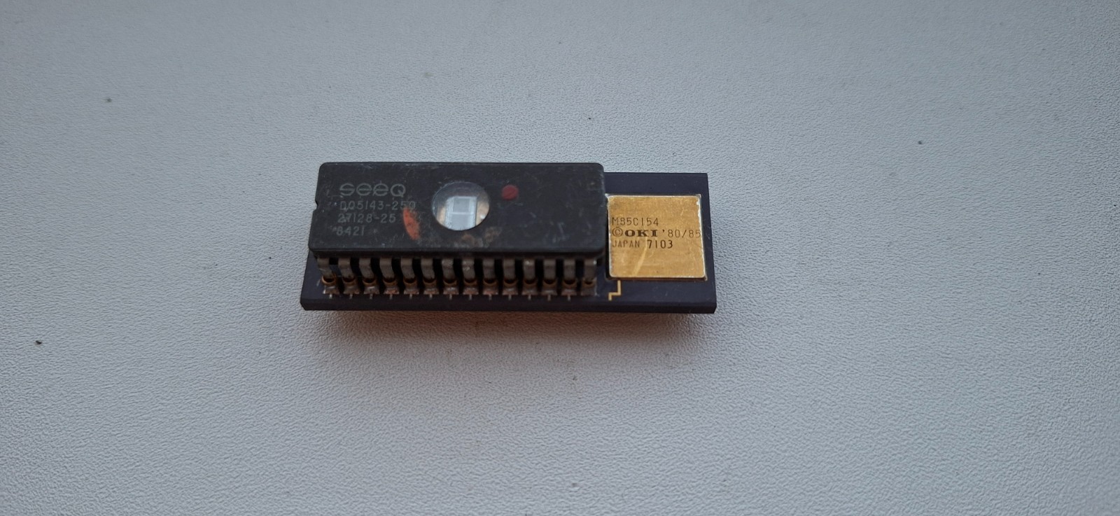 OKI M85C154 MCS-51 JAPAN 1980 rare piggyback MCU + SEEQ 27128 EPROM GOLD