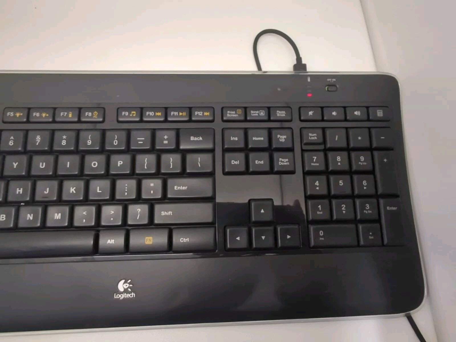 Logitech K800 Rechargeable Wireless Keyboard For Repair/Parts Blinking Red READ