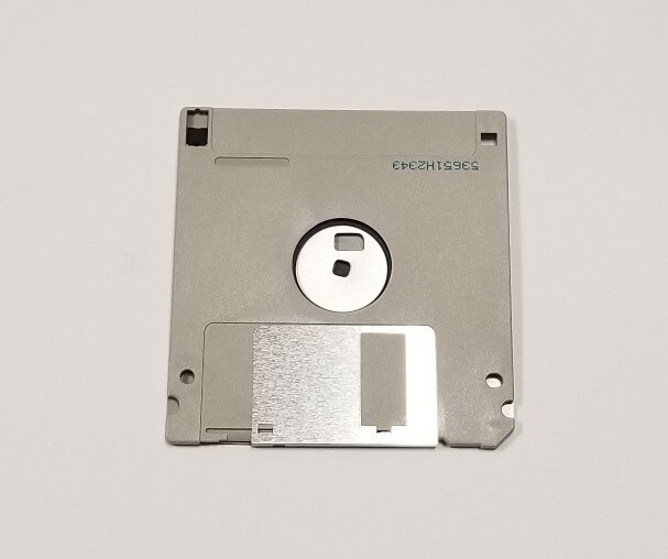 Recycled 3.5″ DS/HD 1.44 MB Floppy Disks. Diskettes formatted & tested in 2024