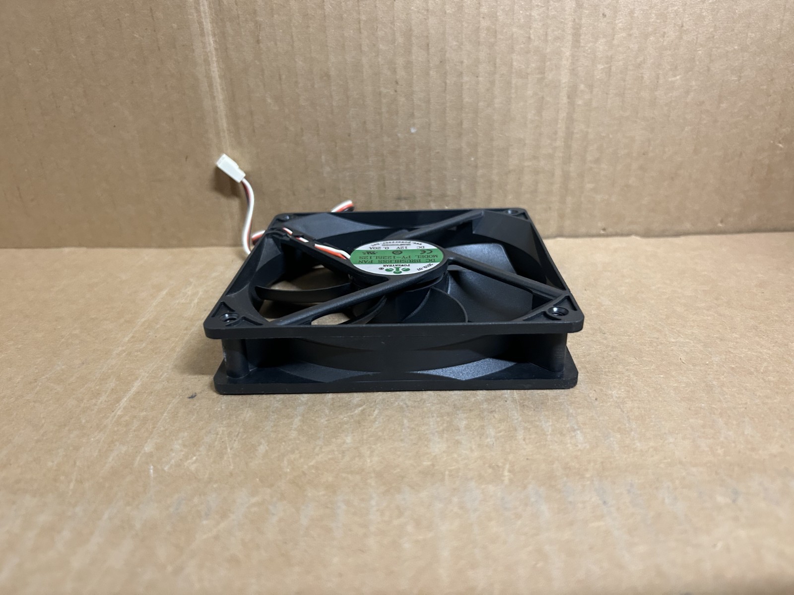POWERYEAR PY-1225L12S DC12V 0.20A 12CM 12025 2-wire cooling fan