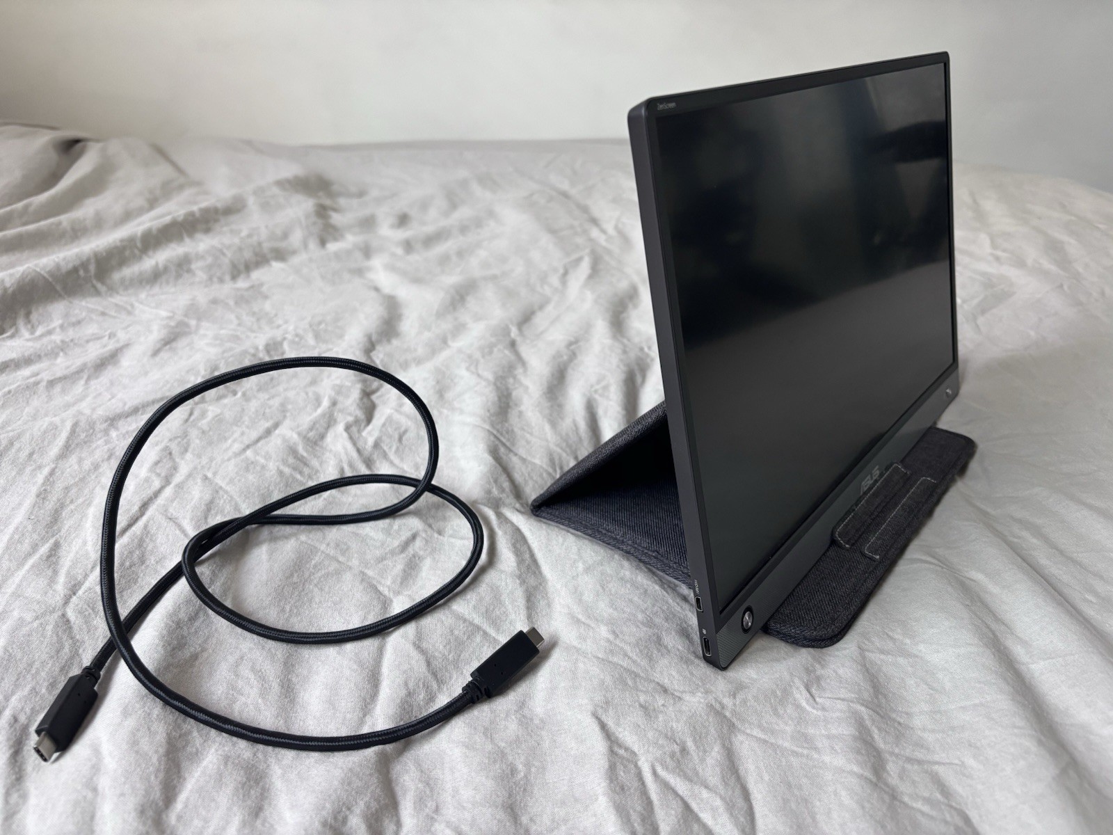 Asus ZenScreen MB16AH 15.6 Inch LCD Monitor w/ Foldable Protective Case