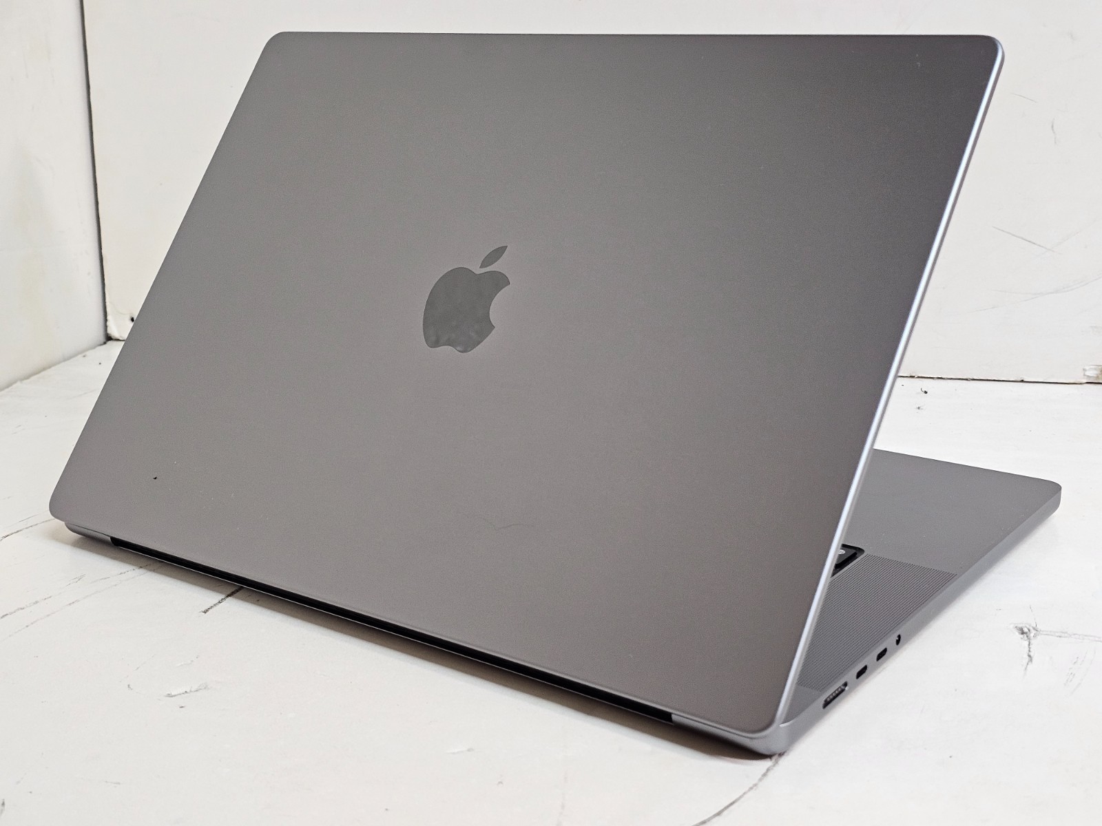 Apple MacBook Pro Laptop – 3.2 GHz M1 Max 64GB RAM 2TB 16.2″ – A2485 2021 18,2 1