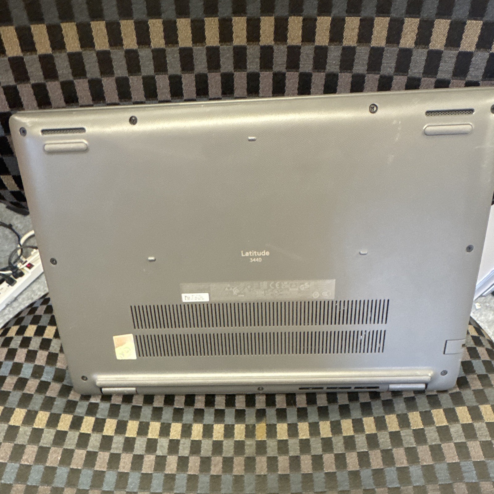 Dell Latitude 3440 14″ i5-1335U 16GB 256GB SSD Win 11 Pro Gray