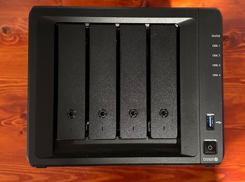Synology DS920+ 4-Bay NAS DiskStation 16GB RAM + 1TB NVMe SSD Cache Diskless