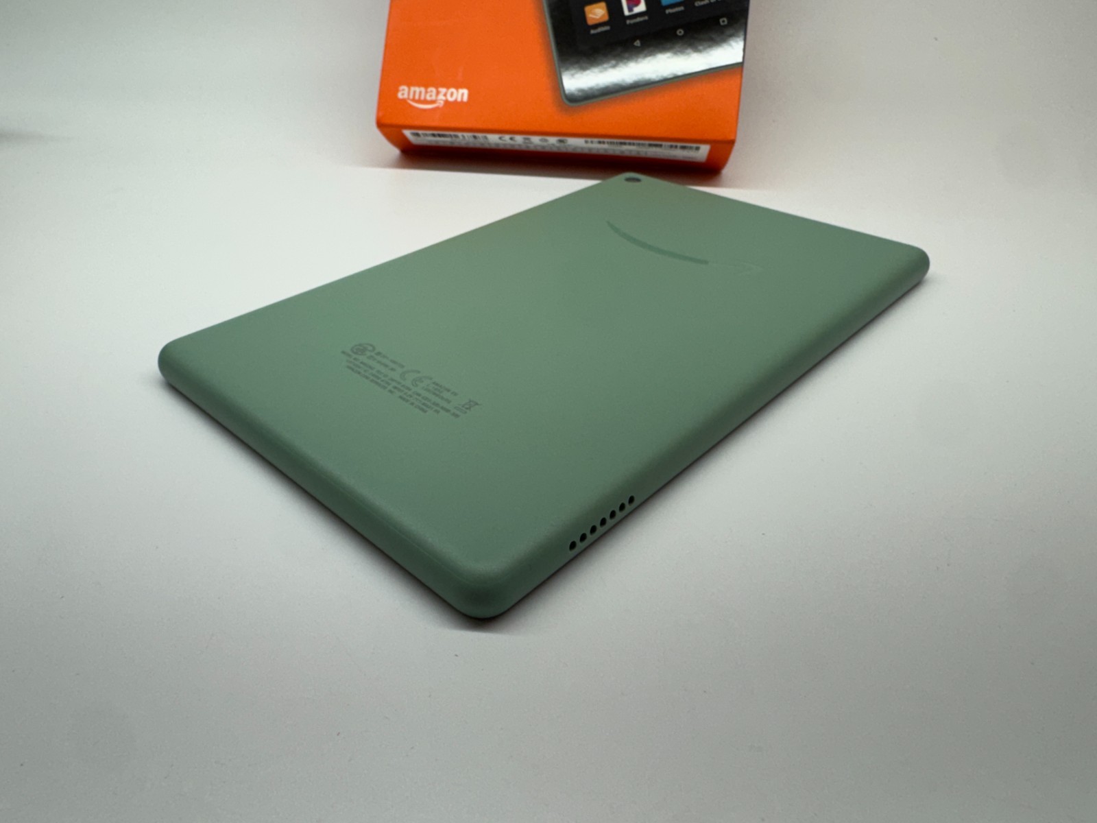 Amazon Fire 7 Tablet With Alexa 7″ Display 16 GB 9th Generation Sage Green WORKS