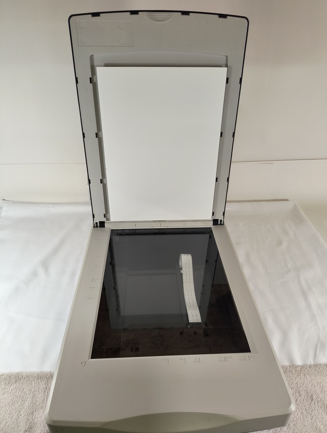 Fujitsu FI-6230Z Full Color Scanner Scanning Bed Works Feeding Tray No Cords