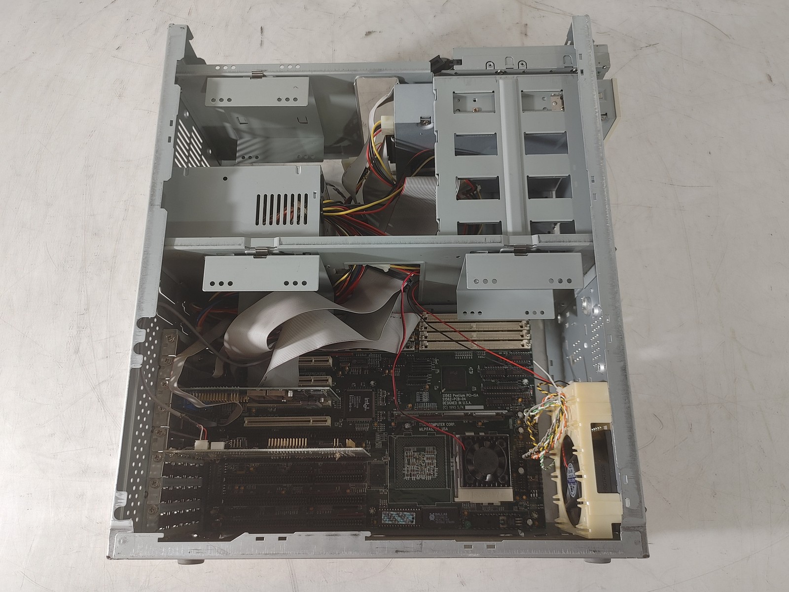 Vintage Tyan S1562 Intel Pentium 100 MHz 16 MB SIMM Desktop For Parts