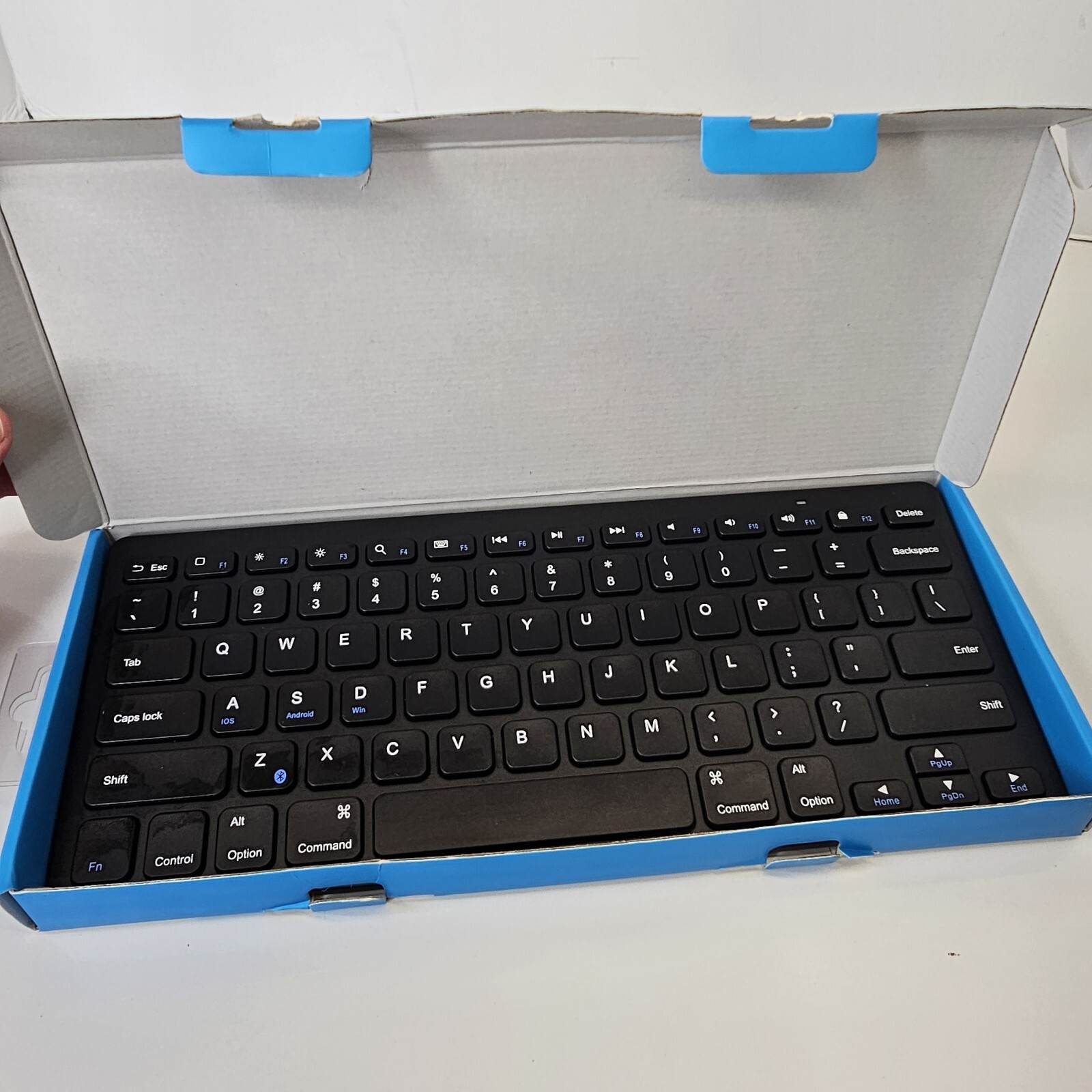 ANKER Ultra Slim Bluetooth Keyboard A7726 Black IOS Android Mac Windows.