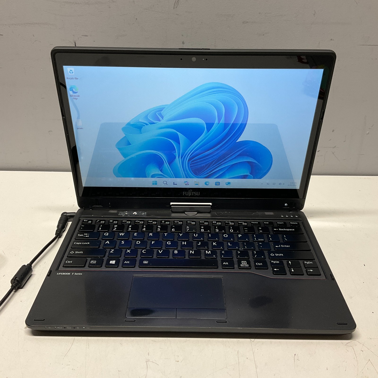 Fujitsu Lifebook T938 Laptop Intel Core i5-8250U @ 1.60 GHz 8GB 128GB SSD NO BAT