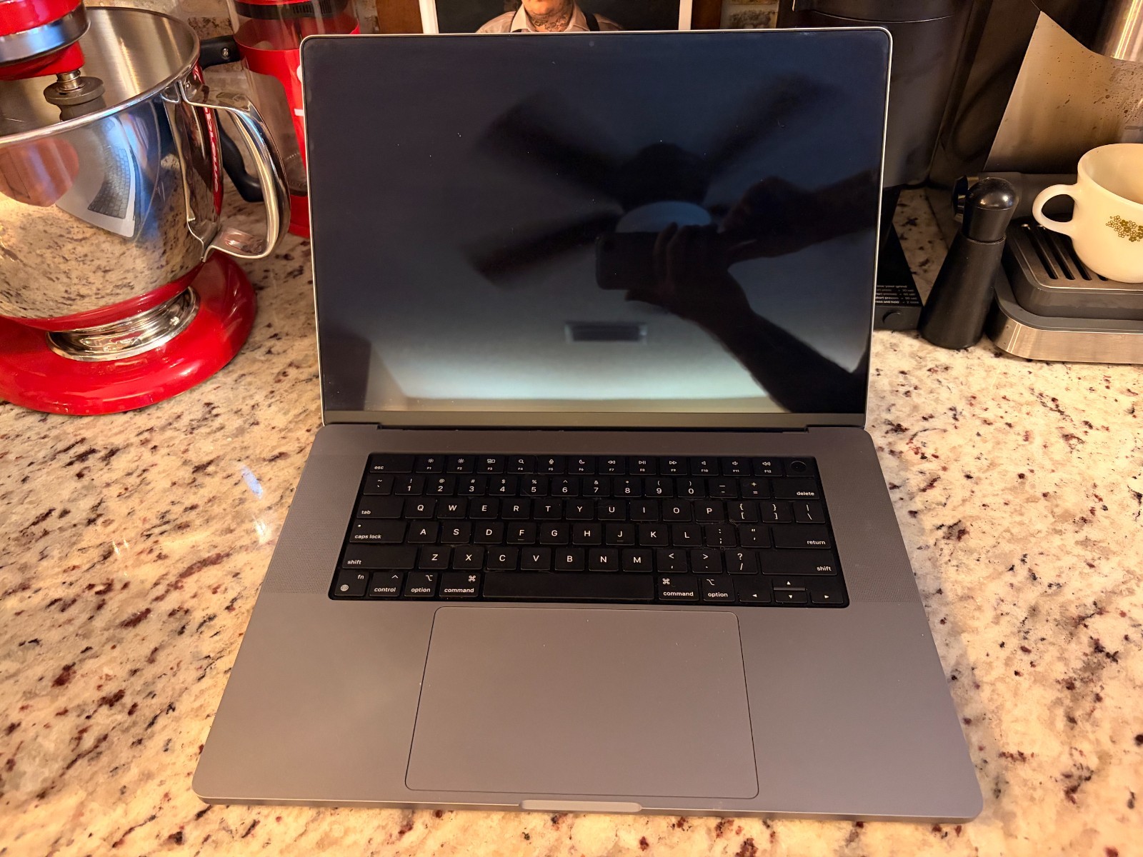 Apple MacBook Pro 16.2” 512GB SSD 16GB M1 Pro Laptop MK183LL/A Gray
