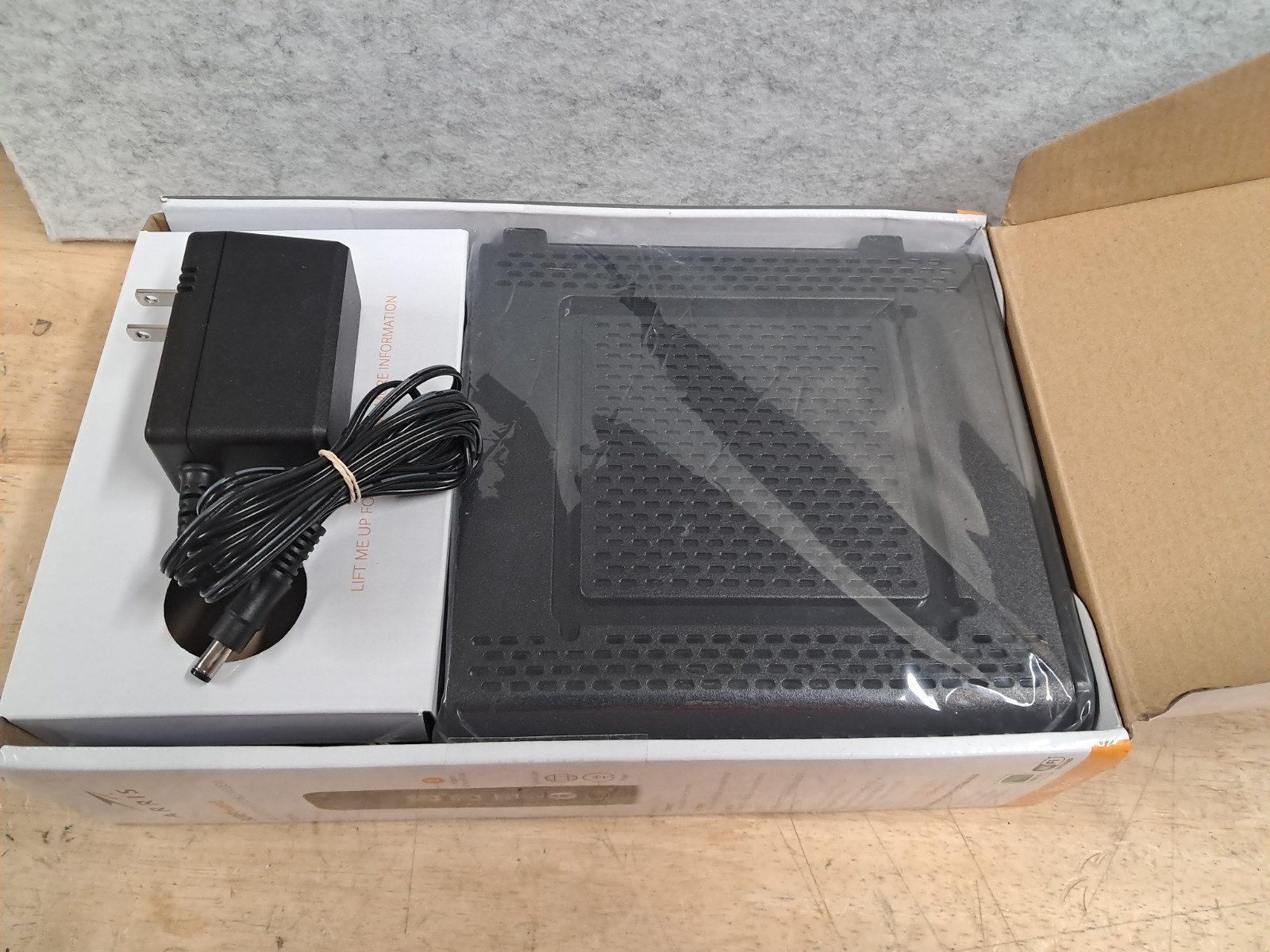 Arris Surfboard Sbg10 DOCSIS 3.0 Cable Modem And Wifi Router 686 Mbps