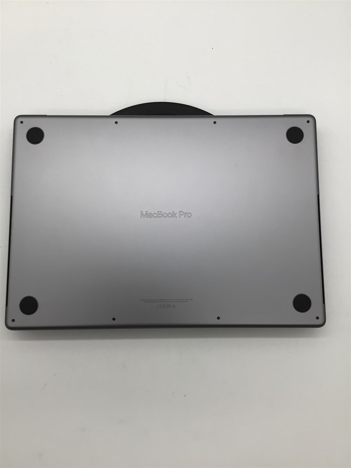 Apple A2485 Macbook Pro 16″ Apple M1 Pro/32GB RAM/2TB SSD – Mac OS: Tahoe