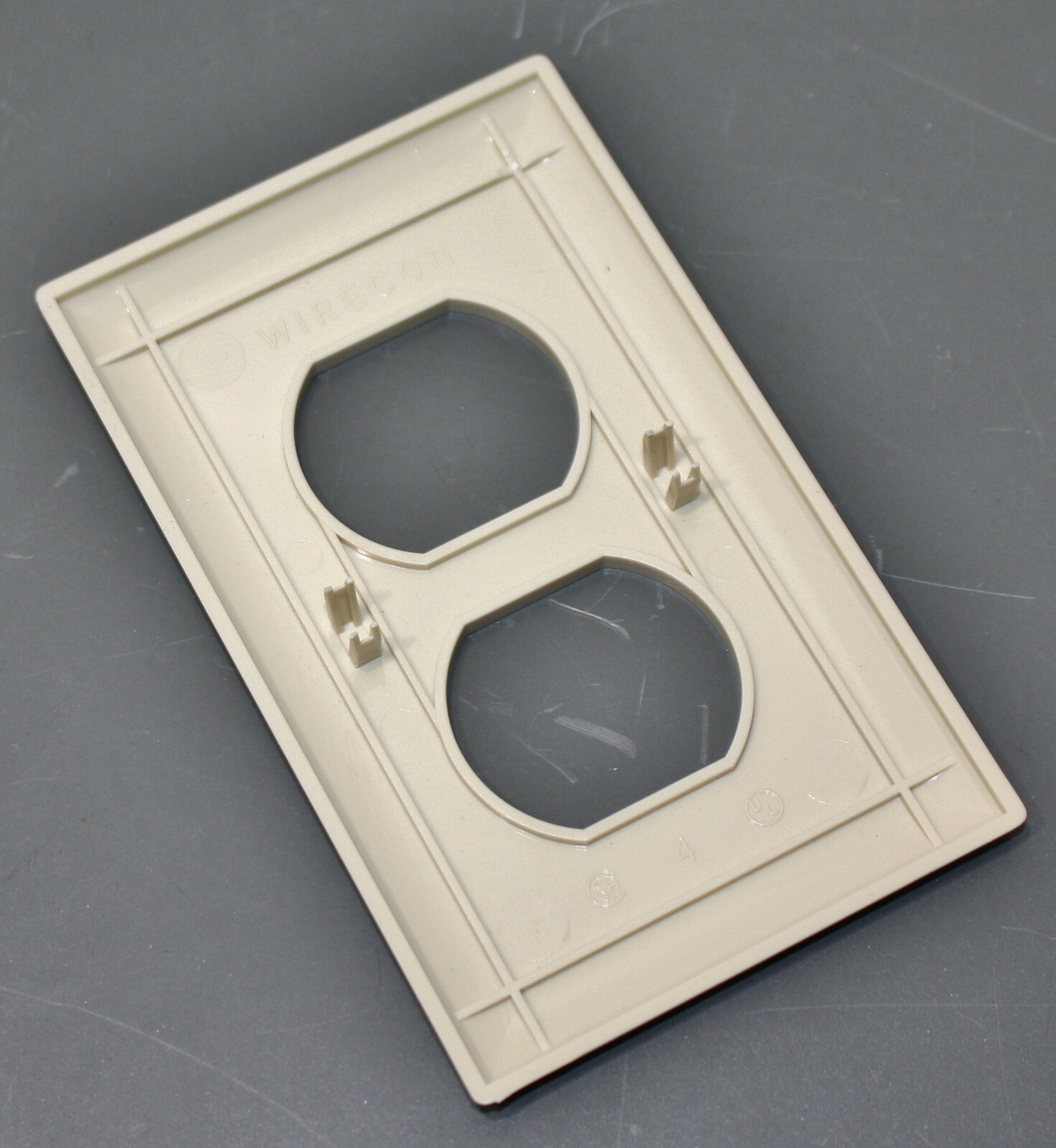 (10) Hubbell Wirecon Snap On Wall Plate WPRUIV, Receptacle Outlet Cover, Ivory