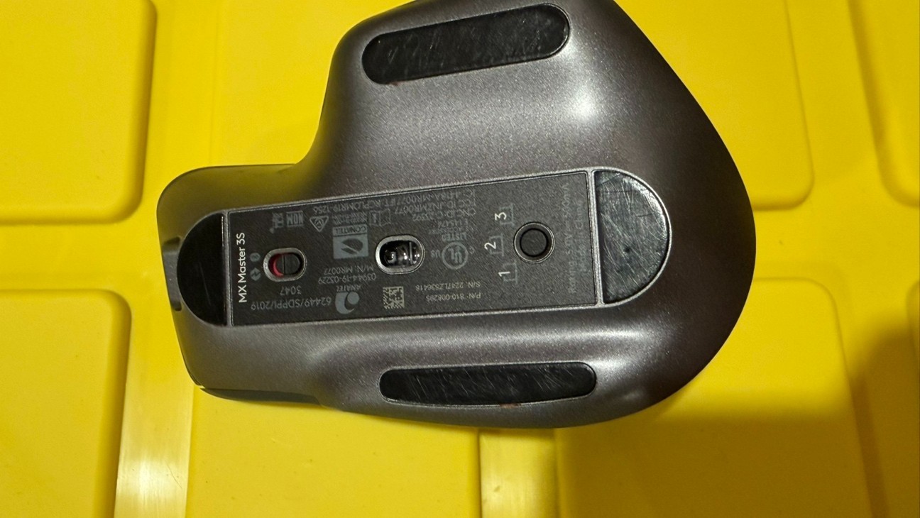Logitech MX Master 3S bluetooth Wireless Laser Mouse Black – no cable, no USB.