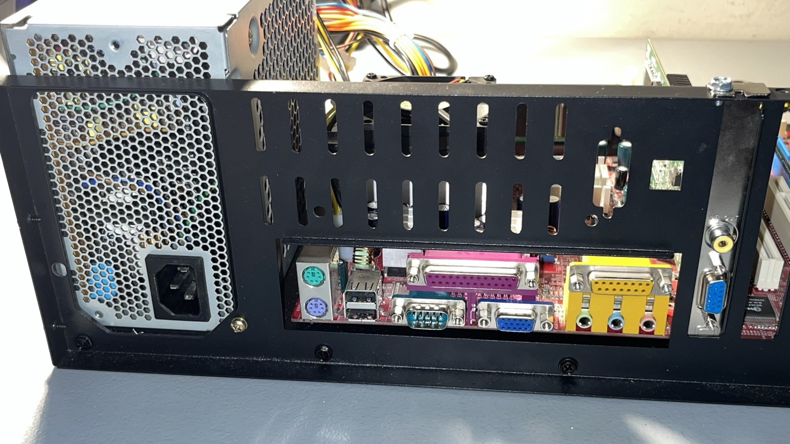 MSI 845G Max PC Bench AGP ATX Pentium 4 2.8GHz 1GB RAM Radeon 9200 SATA – READ