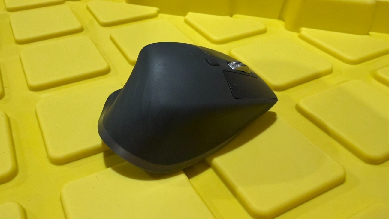 Logitech MX Master 3S bluetooth Wireless Laser Mouse Black – no cable, no USB.
