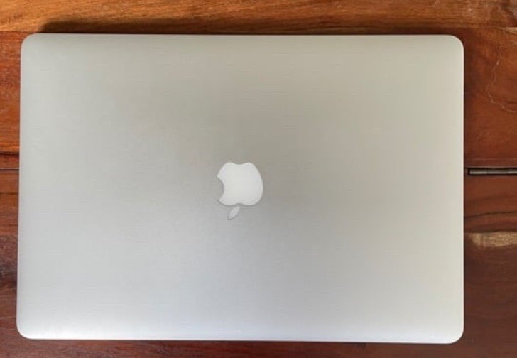 Apple MacBook Pro 15″ 2015 Silver i7 2.2GHz 16GB RAM 256GB SSD