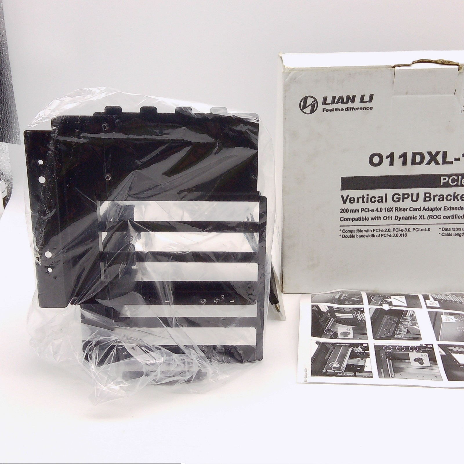 011DXL-1-4 PCle 4.0 Vertical GPU Bracket Kit 200mm 16X Riser Card Adapter Extend