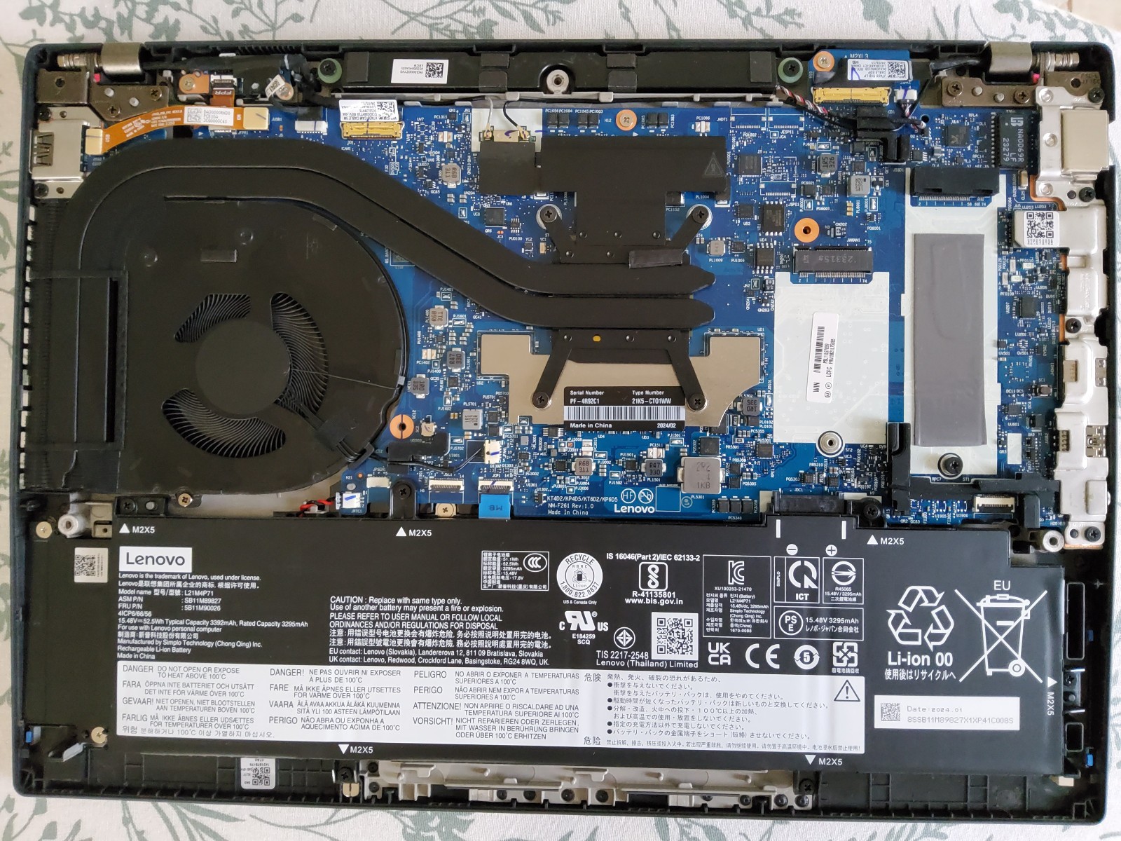 Lenovo ThinkPad P14s Gen 4 | AMD 7840U | 64GB RAM | 1200p IPS DISPLAY | NO SSD